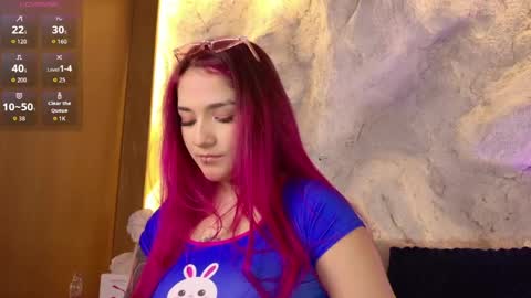 Snapshot of bella_mush chatting on June 6, 10:25 pm BELLA online show from June 6, 10:25 pm