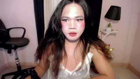 Snapshot of bella_ngo chatting on June 17, 2:58 am bella_ngo online show from June 17, 2:58 am