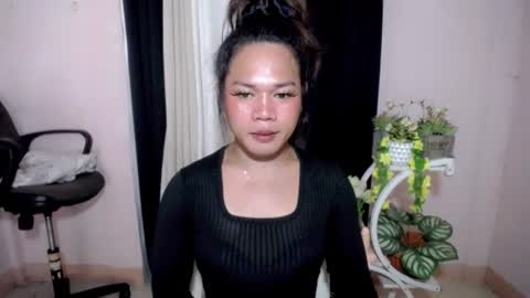 Snapshot of bella_ngo chatting on June 19, 4:17 am bella_ngo online show from June 19, 4:17 am