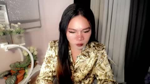 Snapshot of bella_ngo chatting on July 28, 1:32 pm bella_ngo online show from July 28, 1:32 pm
