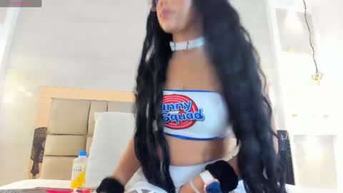  BELLA  online show from June 12, 3:05 am