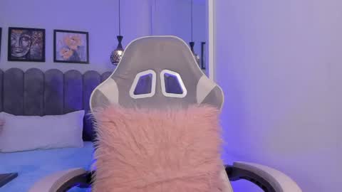 bella_peach_ online show from April 30, 3:13 am