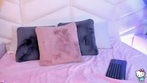 bella_peach_ online show from June 13, 4:32 am