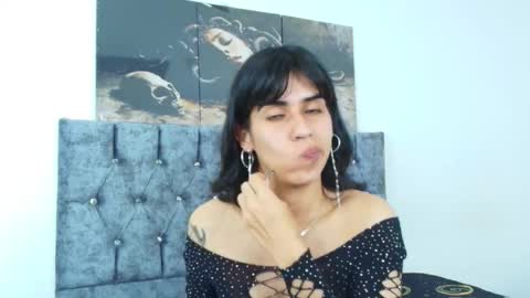 Snapshot of bella_poisonous chatting on October 1, 11:00 pm Bella online show from October 1, 11:00 pm