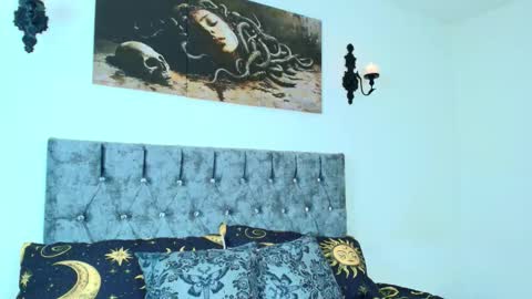 Snapshot of bella_poisonous chatting on October 12, 12:09 am Bella online show from October 12, 12:09 am