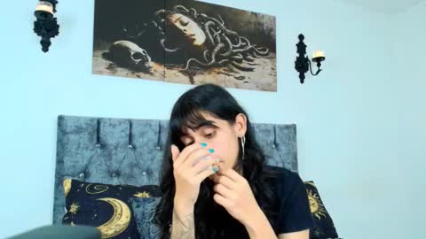 Snapshot of bella_poisonous chatting on October 18, 11:05 pm Bella online show from October 18, 11:05 pm