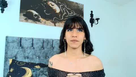 Snapshot of bella_poisonous chatting on October 19, 6:52 pm Bella online show from October 19, 6:52 pm