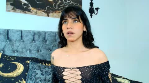 Snapshot of bella_poisonous chatting on October 27, 12:58 am Bella online show from October 27, 12:58 am