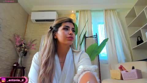 Snapshot of bella_posh chatting on August 1, 6:34 am bella_posh online show from August 1, 6:34 am