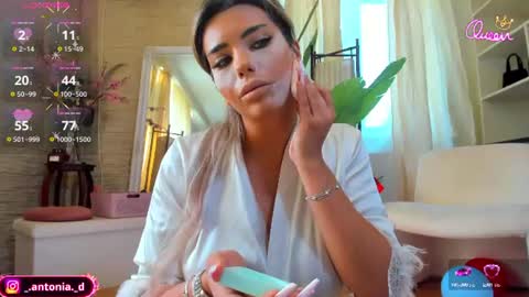 Snapshot of bella_posh chatting on August 6, 6:59 am bella_posh online show from August 6, 6:59 am