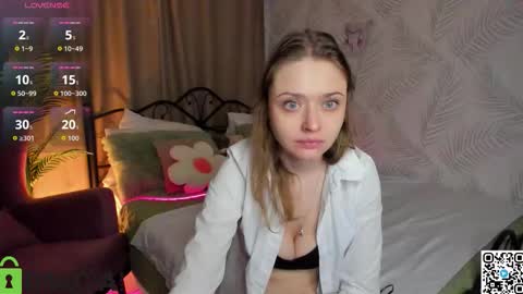 Snapshot of bella_ramsi chatting on December 22, 12:51 am Linda Bella online show from December 22, 12:51 am