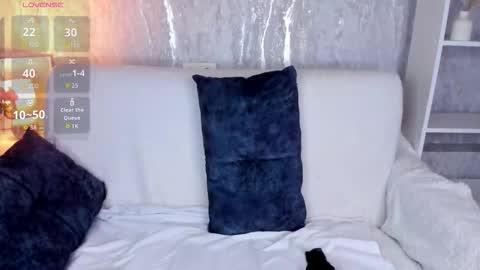 Snapshot of bella_ramsi chatting on February 24, 1:36 am Linda Bella online show from February 24, 1:36 am