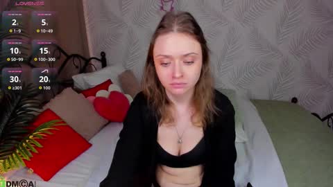 Snapshot of bella_ramsi chatting on March 16, 5:44 am Linda Bella online show from March 16, 5:44 am