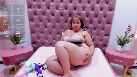 Snapshot of bella_rouge0 chatting on June 19, 3:16 pm bella_rouge0 online show from June 19, 3:16 pm