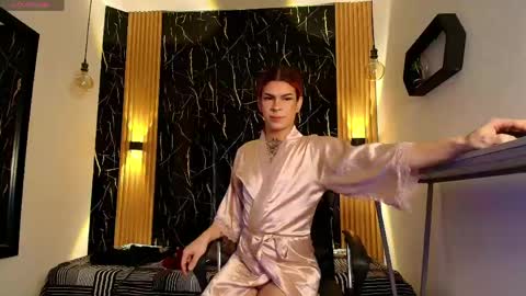     online show from April 25, 8:17 pm