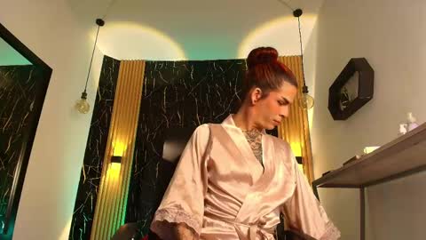 Snapshot of bella_salvatore chatting on May 6, 8:14 pm online show from May 6, 8:14 pm