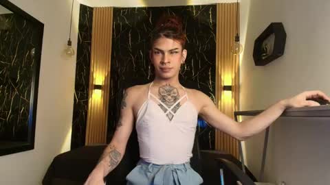 Snapshot of bella_salvatore chatting on May 19, 7:20 pm online show from May 19, 7:20 pm