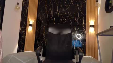 Snapshot of bella_salvatore chatting on June 2, 7:38 pm online show from June 2, 7:38 pm