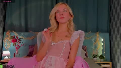 Bella online show from October 9, 12:30 am