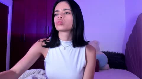 Snapshot of bella_sun_ chatting on February 19, 5:49 am Valeria Model Independent online show from February 19, 5:49 am