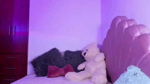 Snapshot of bella_sun_ chatting on September 23, 5:43 am Valeria Model Independent online show from September 23, 5:43 am