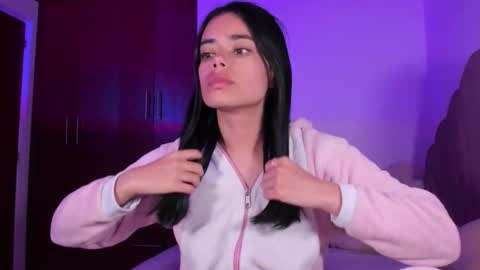 Snapshot of bella_sun_ chatting on November 1, 4:36 am Valeria Model Independent online show from November 1, 4:36 am