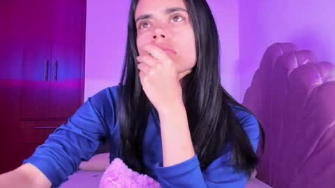 Snapshot of bella_sun_ chatting on November 11, 5:18 am Valeria Model Independent online show from November 11, 5:18 am