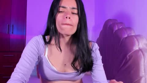 Snapshot of bella_sun_ chatting on November 14, 5:39 am Valeria Model Independent online show from November 14, 5:39 am