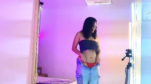 Bella Swwan  online show from June 26, 2:21 pm