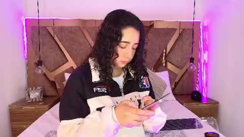 Bella Swwan  online show from July 11, 7:16 pm