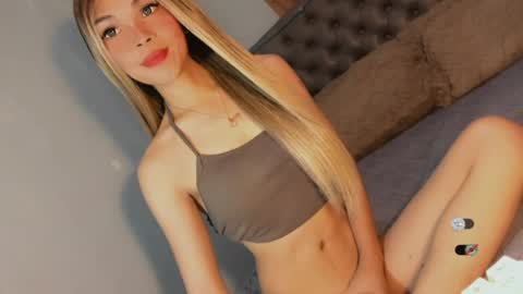 Snapshot of bella_tara chatting on June 13, 3:37 am Bella online show from June 13, 3:37 am