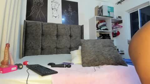 Bella sweetpea online show from February 28, 11:28 pm