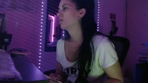 Snapshot of bellabbys8 chatting on November 14, 9:19 am bellabbys8 online show from November 14, 9:19 am