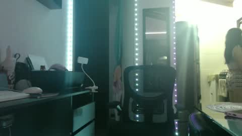 Snapshot of bellabbys8 chatting on December 4, 8:23 am bellabbys8 online show from December 4, 8:23 am