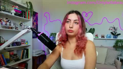 Snapshot of bellabeauu chatting on July 1, 6:18 pm bella beau online show from July 1, 6:18 pm