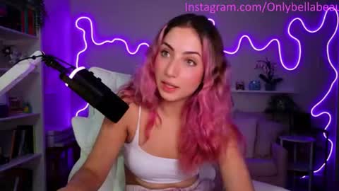 Snapshot of bellabeauu chatting on July 14, 2:05 am bella beau online show from July 14, 2:05 am