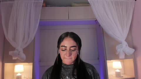  Bella  online show from May 30, 7:44 pm