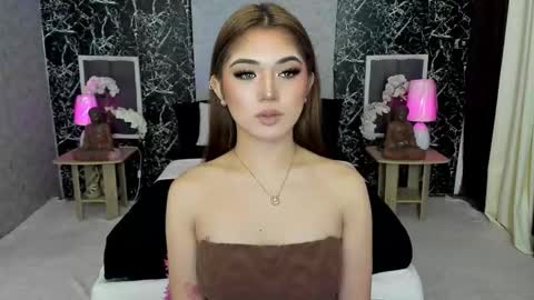 Snapshot of bellabrown_19xxx chatting on November 5, 5:51 am Bella online show from November 5, 5:51 am