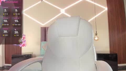 Bella Clair online show from June 10, 3:00 pm