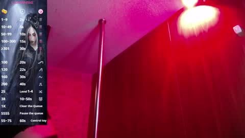 Snapshot of belladona_trix chatting on June 17, 7:26 pm belladona_trix online show from June 17, 7:26 pm