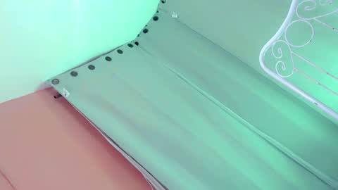 Snapshot of bellafucks1 chatting on February 6, 6:29 am Bella rowt online show from February 6, 6:29 am