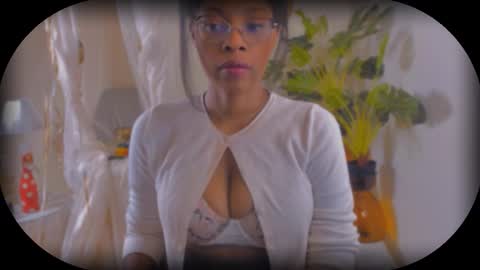 Snapshot of bellahproudly chatting on October 23, 9:19 am Bellah online show from October 23, 9:19 am