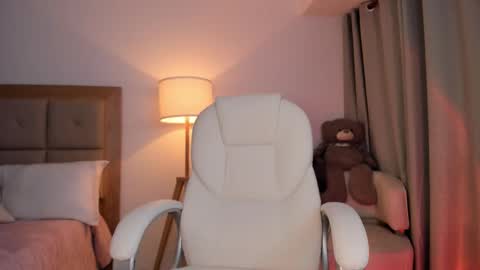 Snapshot of bellamia_ chatting on October 24, 12:52 am Bella Mia online show from October 24, 12:52 am