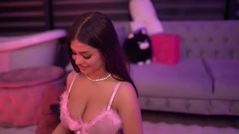 Snapshot of bellanoirre chatting on November 23, 6:41 pm Bella online show from November 23, 6:41 pm