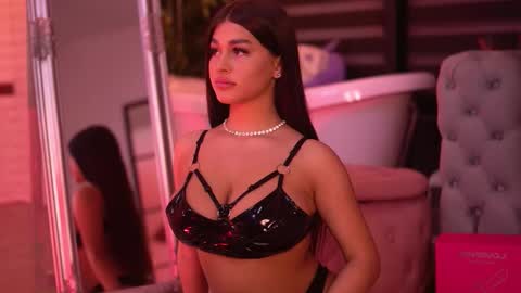 Snapshot of bellanoirre chatting on November 28, 6:32 pm Bella online show from November 28, 6:32 pm