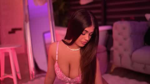 Snapshot of bellanoirre chatting on December 2, 6:36 pm Bella online show from December 2, 6:36 pm