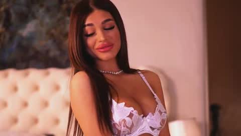 Bella online show from April 27, 6:39 pm