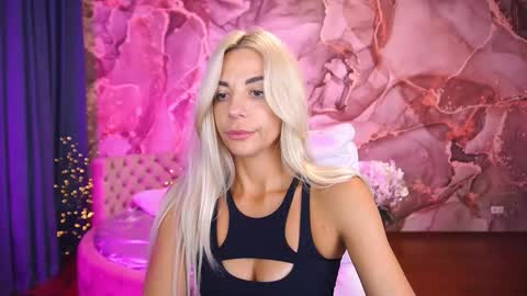 Snapshot of bellarayyy chatting on September 22, 7:49 pm Bella online show from September 22, 7:49 pm