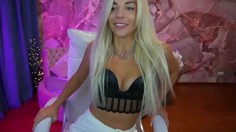 Snapshot of bellarayyy chatting on September 26, 8:24 pm Bella online show from September 26, 8:24 pm