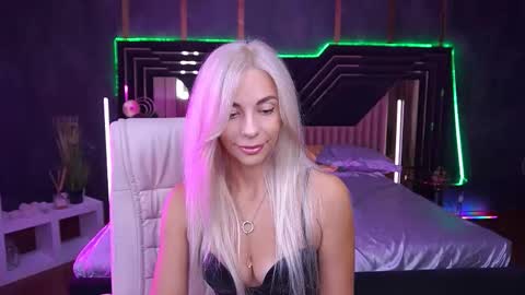 Snapshot of bellarayyy chatting on October 8, 1:09 pm Bella online show from October 8, 1:09 pm